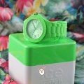 Relógio silicone verde com mostrador raiado - Tamanho Médio Colecção Primavera/Verão Ice-Watch